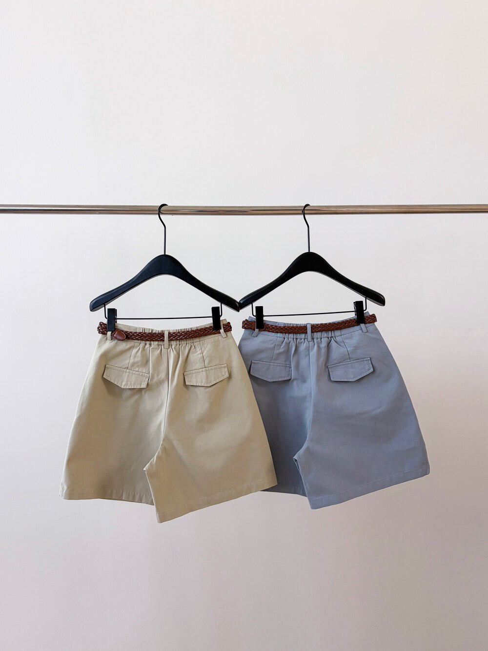 // 壓褶廓型遮肉五分短褲(連編織腰帶)