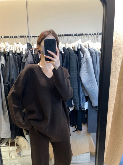 // 懶人必備氣質v領冷衫+褲套裝