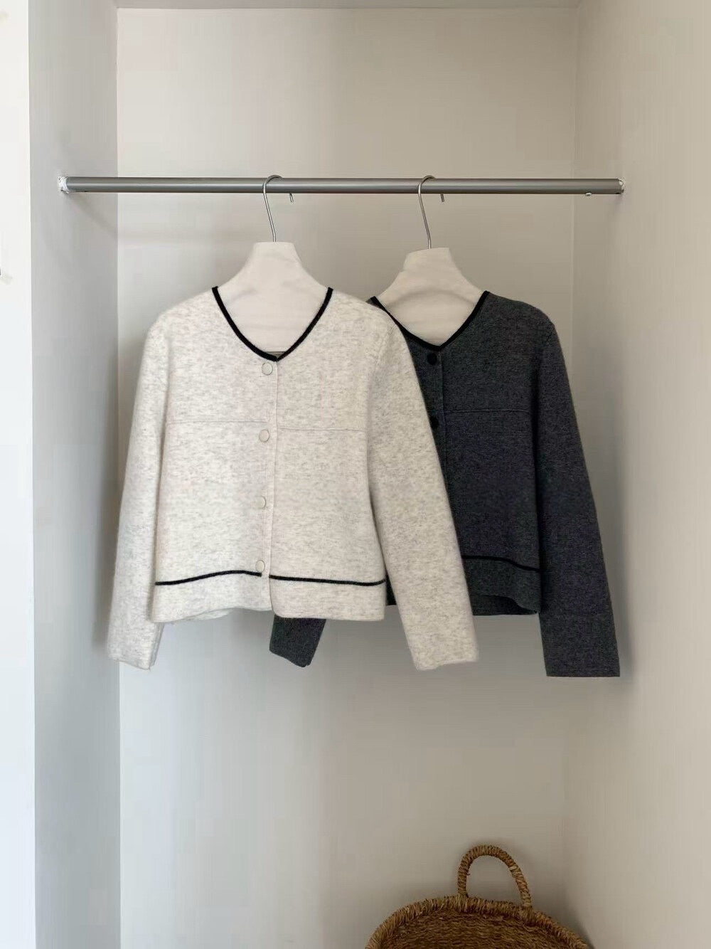 // 10%綿羊毛極簡撞色線條包邊密針織CD