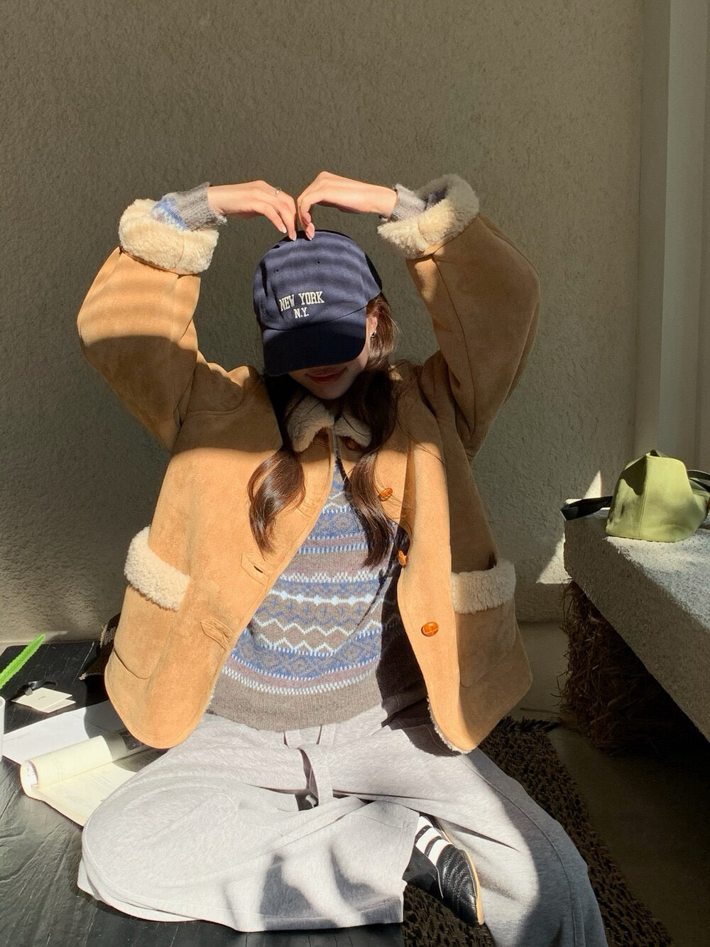 // 可愛圓翻領皮毛一體木鈕扣中長外套