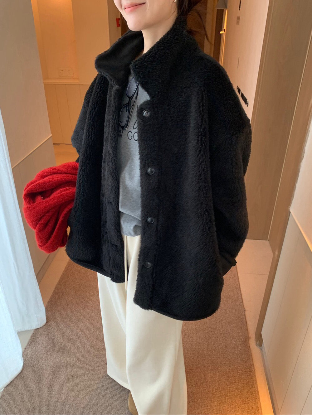 // 可雙面穿皮毛一體翻領中長外套