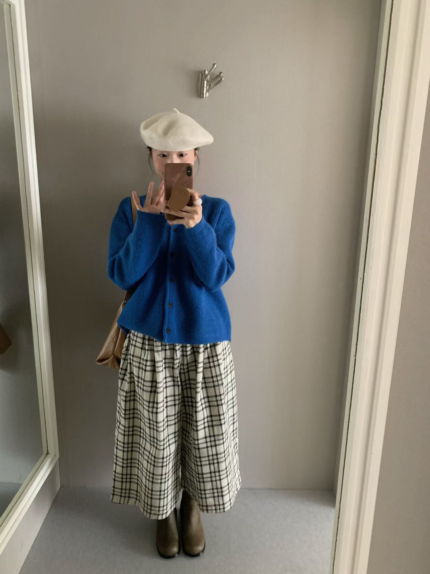 // 12色超美色系V領排扣羊絨紗CD