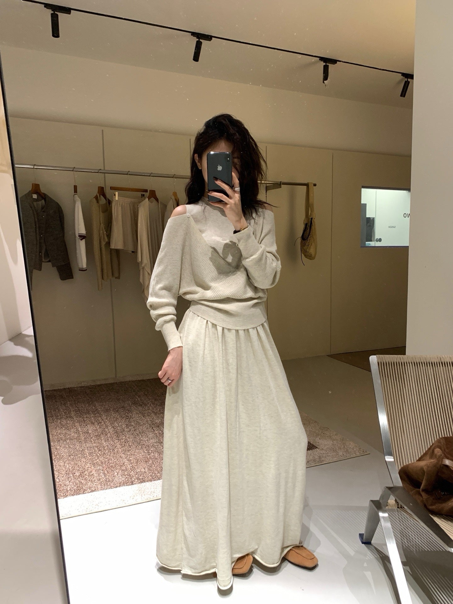 // 設計感交叉露肩針織上衣