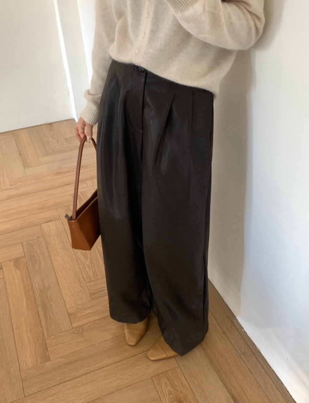 // 造型感帥氣軟軟油蠟皮褲