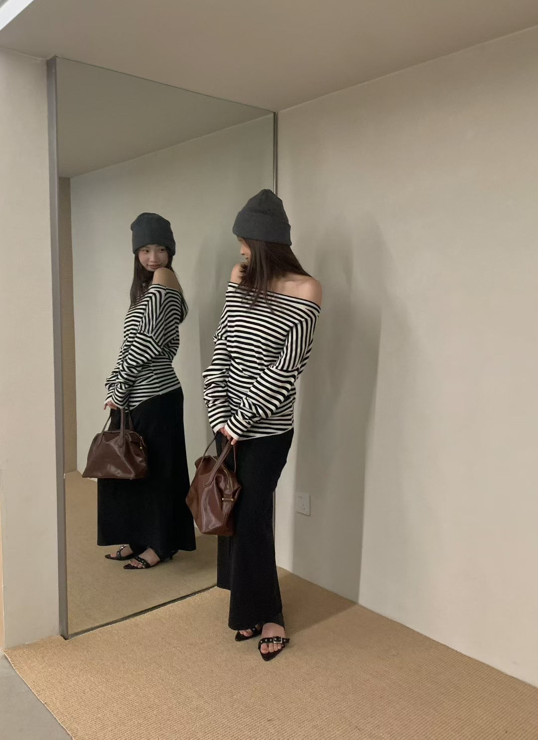// 親膚透氣腰間打褶一字領針織上衣