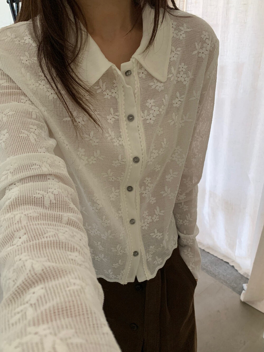 B14 / 刺繡lace花花邊腳翻領排扣上衣