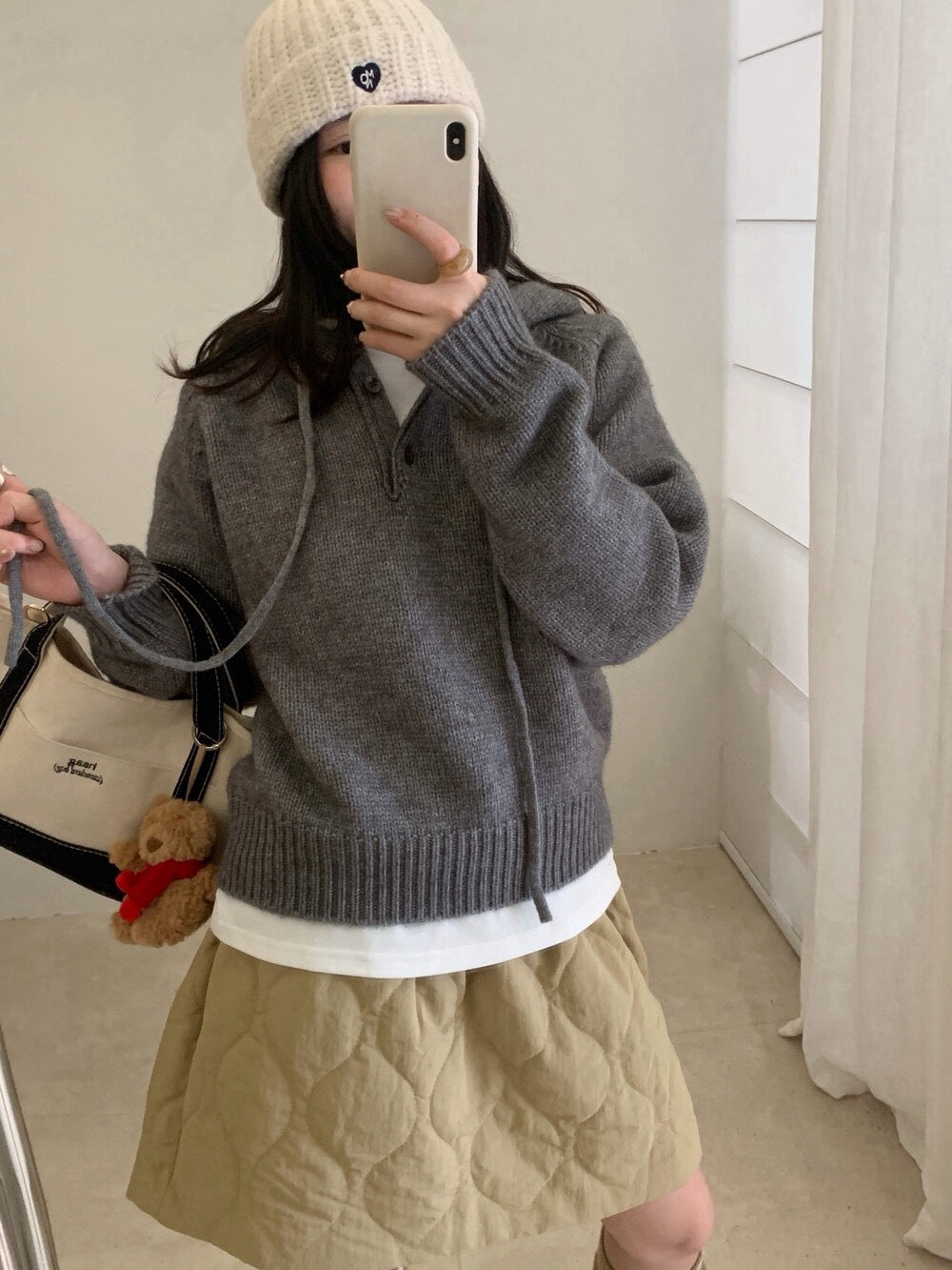 // 鈕扣設計連帽落肩毛衣