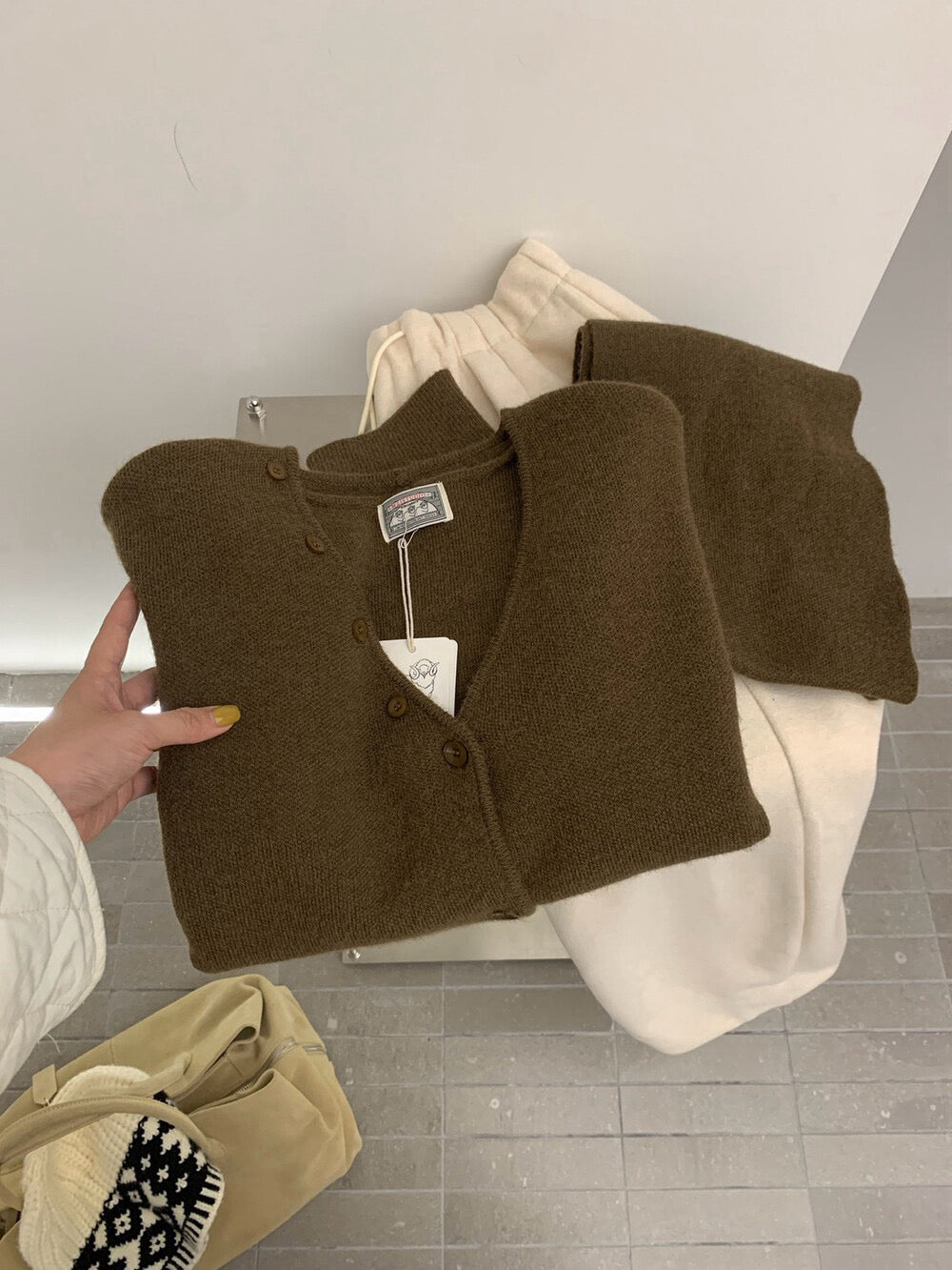 // 特別鈕扣設計連頸巾親膚CD