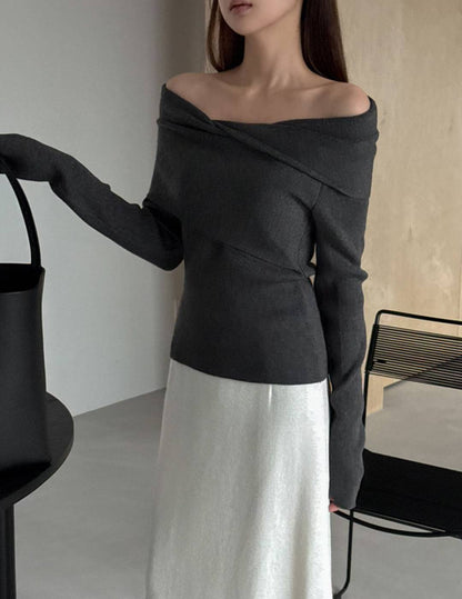 // 設計感交叉一字領小性感NT