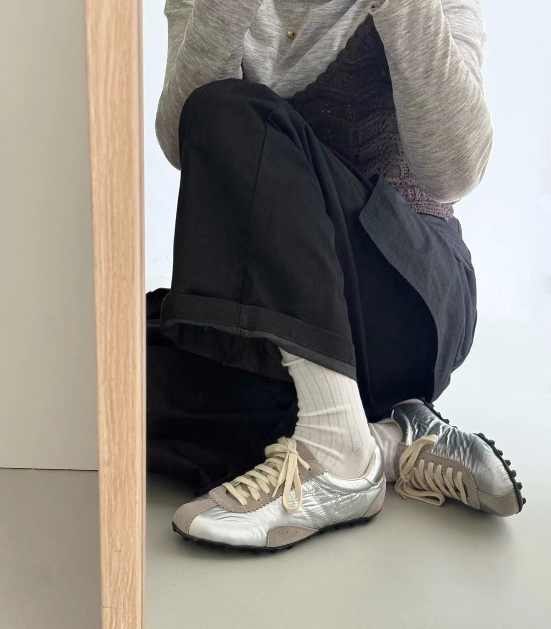 // 拼接材質真皮綁帶運動鞋