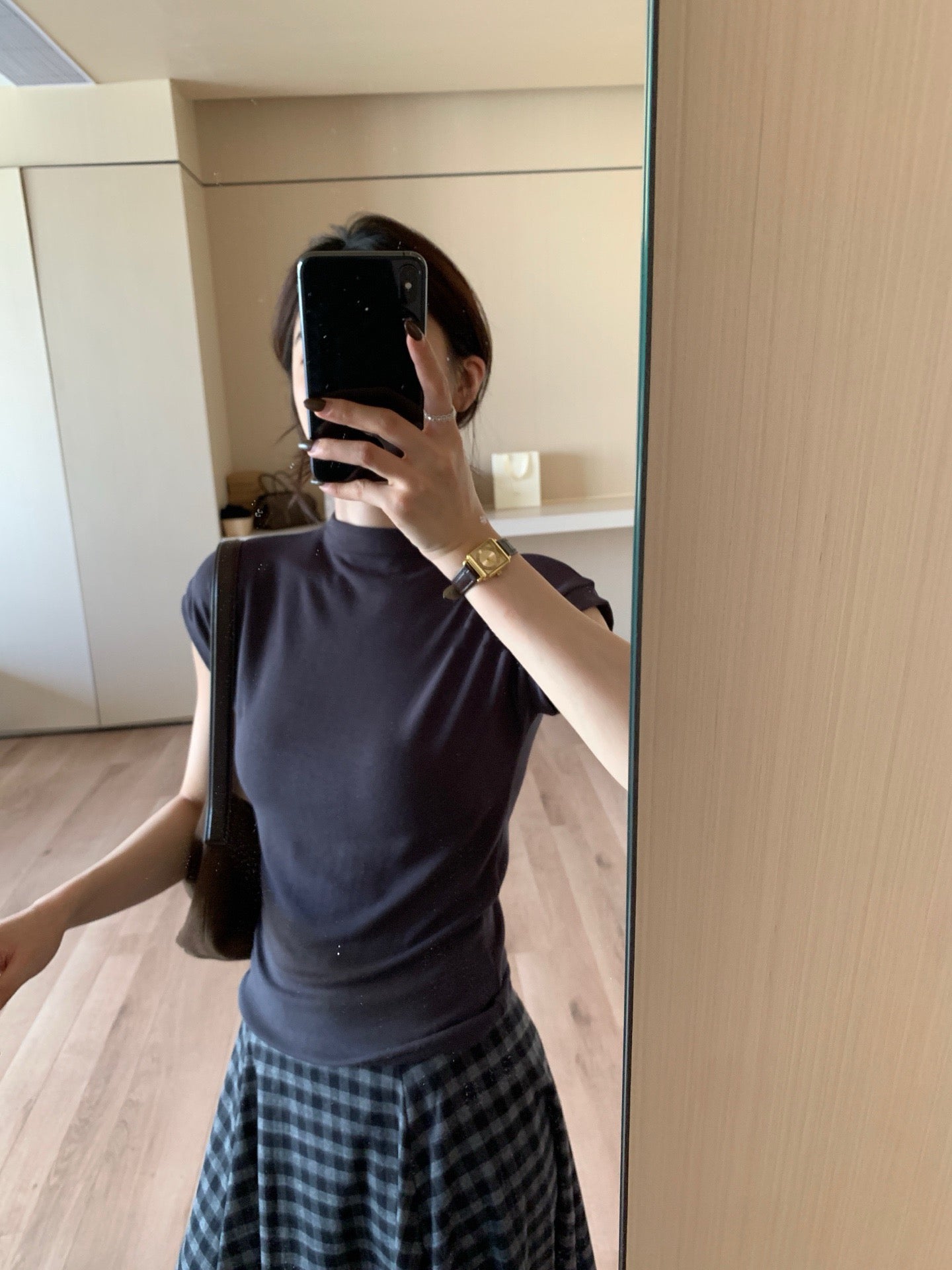 // 超氣質大彈性親膚半領TEE