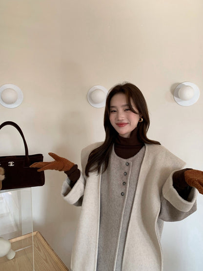 // 100%羊毛簡約高級感三粒鈕中長手工外套(連連帽頸巾)