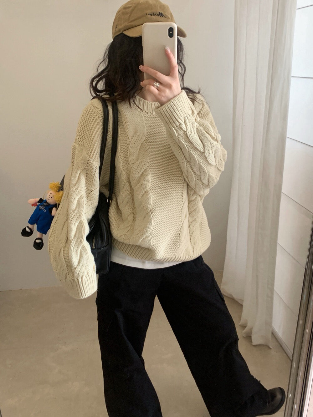 // 粗麻花圓領寬鬆毛衣