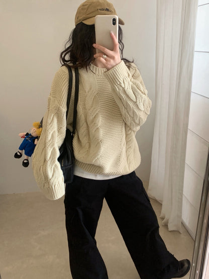 // 粗麻花圓領寬鬆毛衣