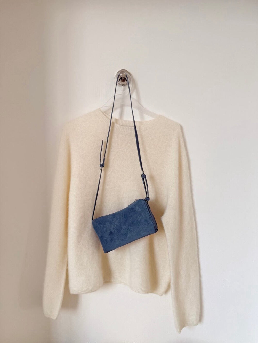 Nov. Part 3贈品🌟滿額$1200送簡約猄皮絨圓筒袋￼