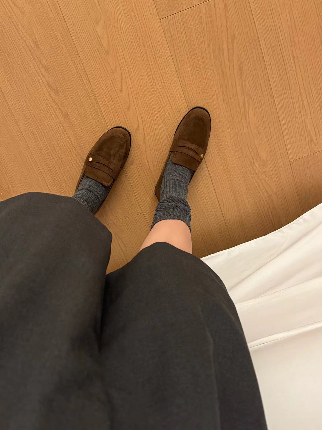 // 經典款金屬扣裝飾loafers