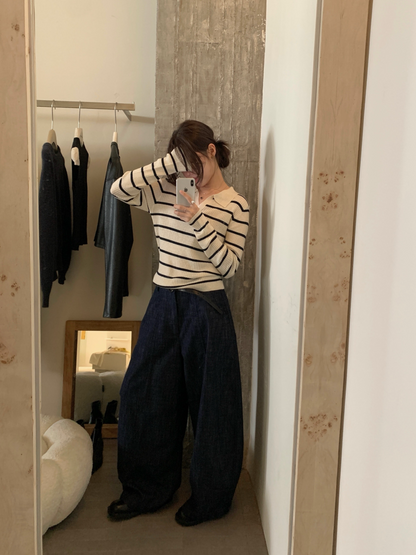 // 超顯瘦小V翻領薄針織上衣