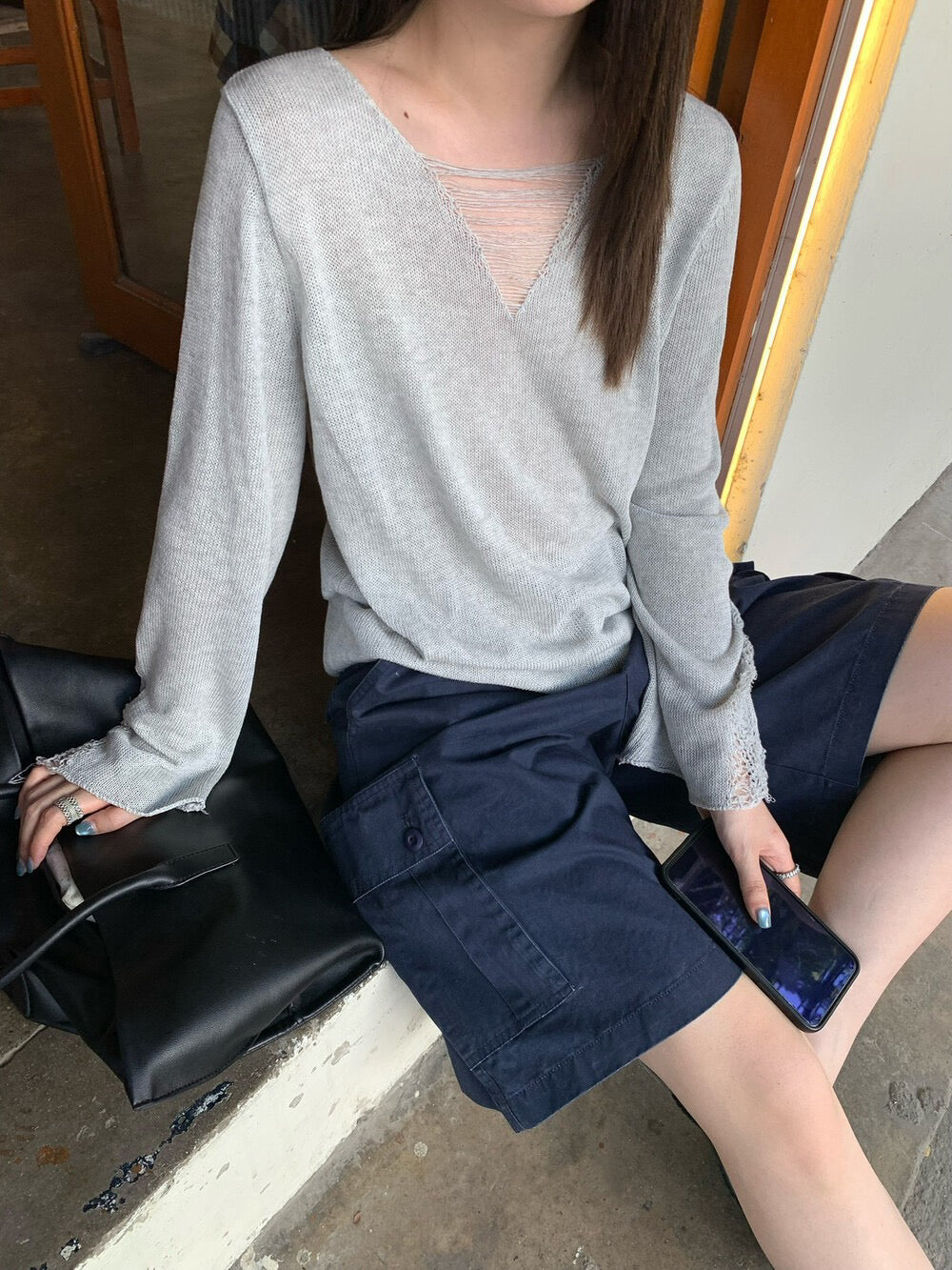 // 慵懶感V領微喇叭袖針織上衣