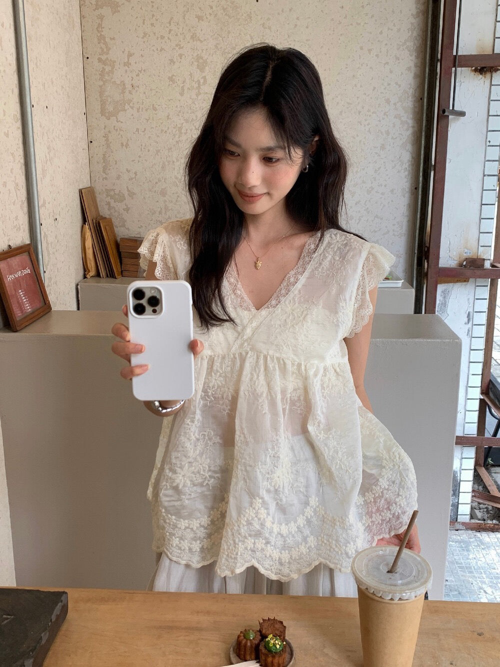 B65 / 精緻全lace V領飛飛袖BL