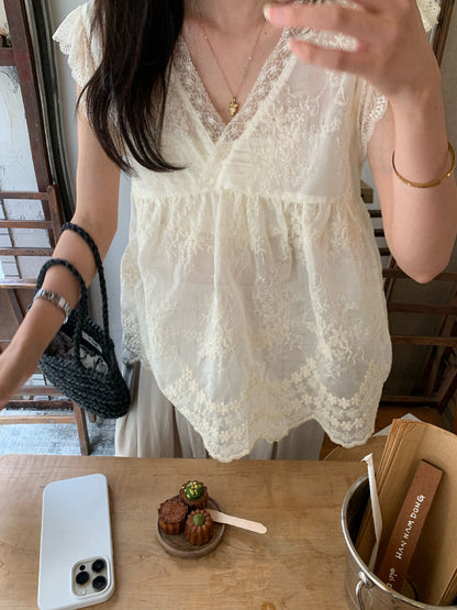 B65 / 精緻全lace V領飛飛袖BL