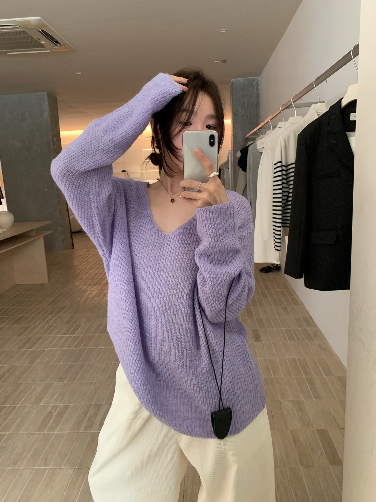 // 柔軟親膚馬海毛11色v領NT