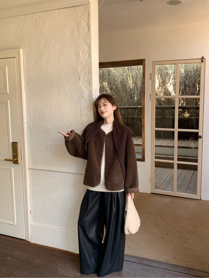 // 連披肩弧邊羊羔毛外套