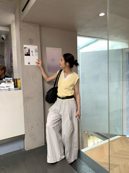 // 假兩件拼接小V領直紋針織背心