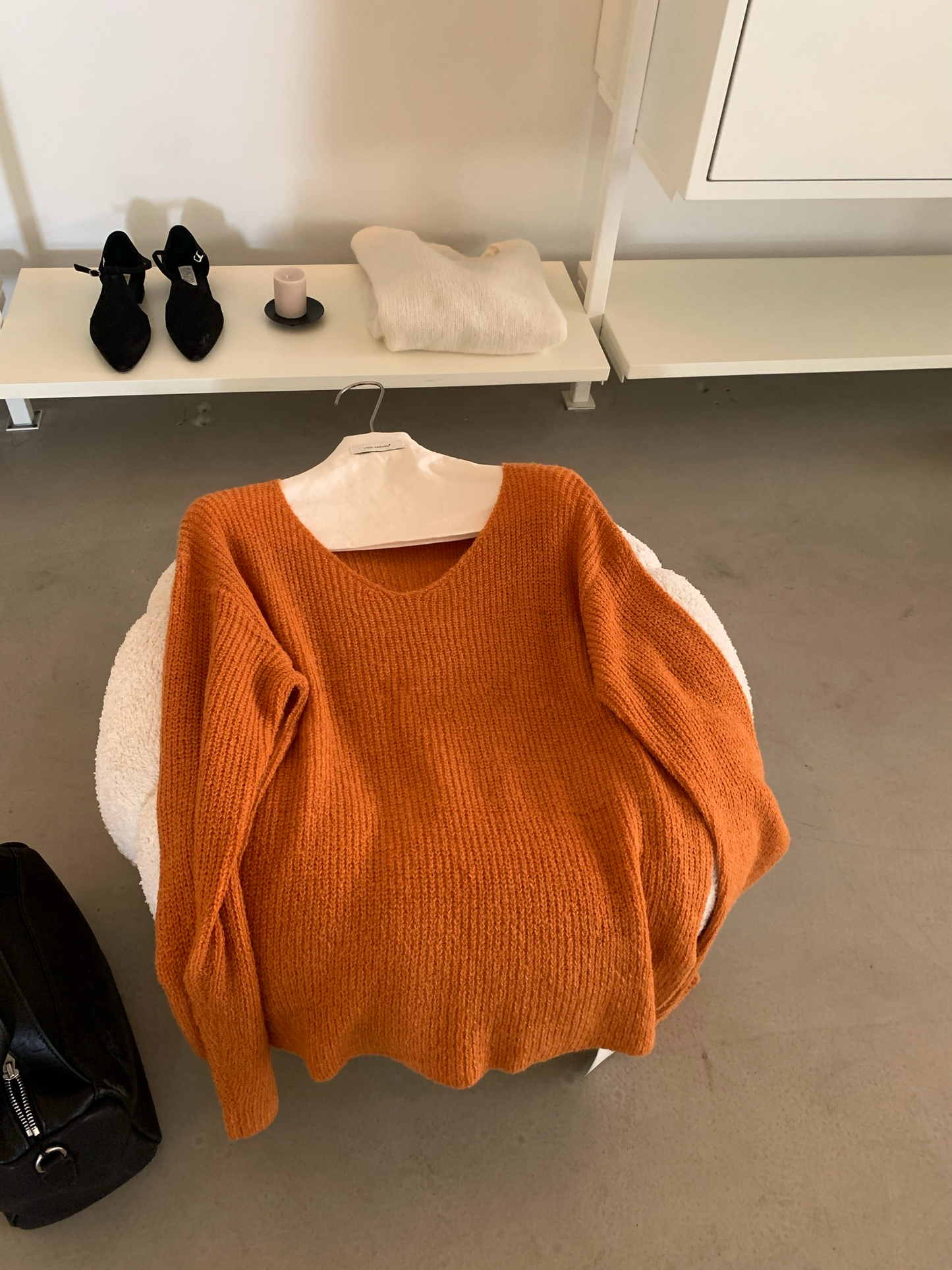 // 柔軟親膚馬海毛11色v領NT