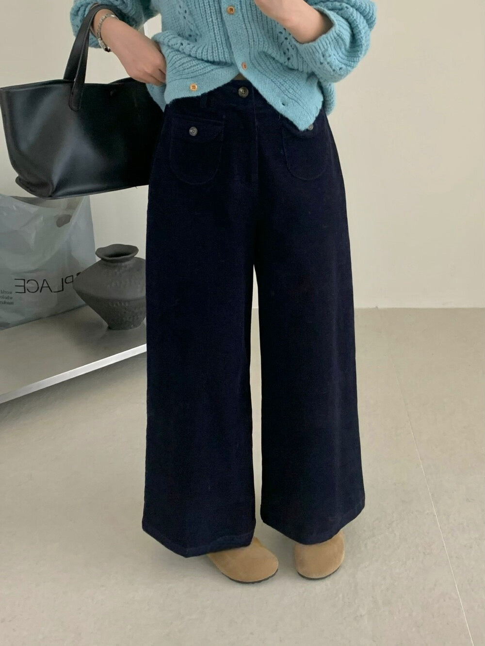 // 小口袋設計微闊腳燈芯絨褲