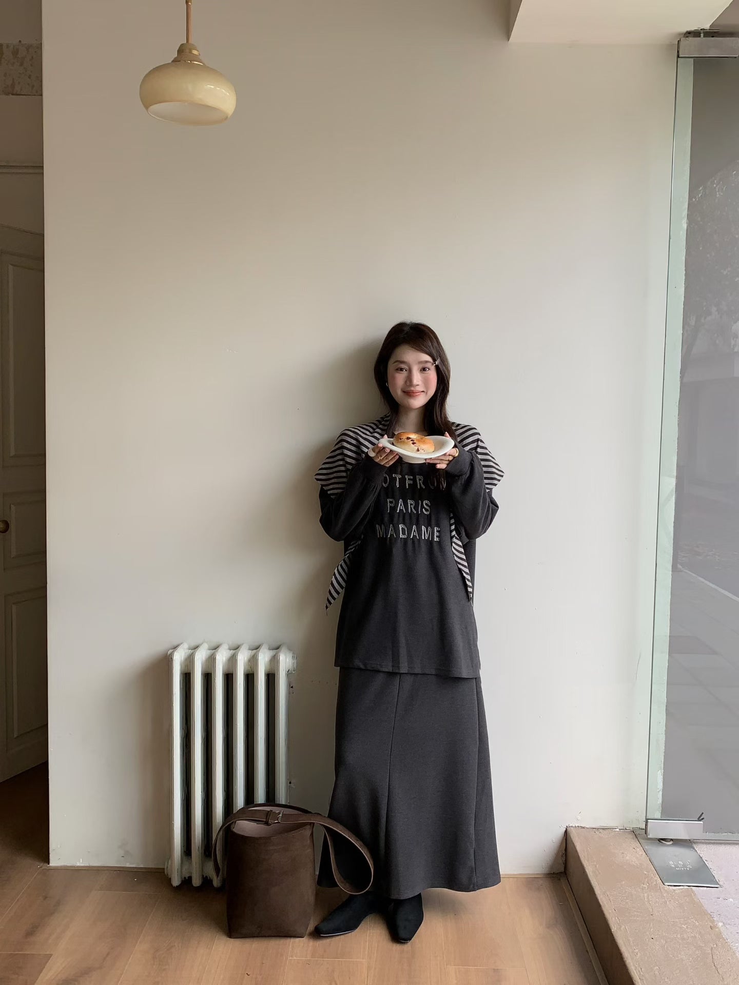 // 刺繡字母寬鬆TEE+半裙套裝(連披肩)