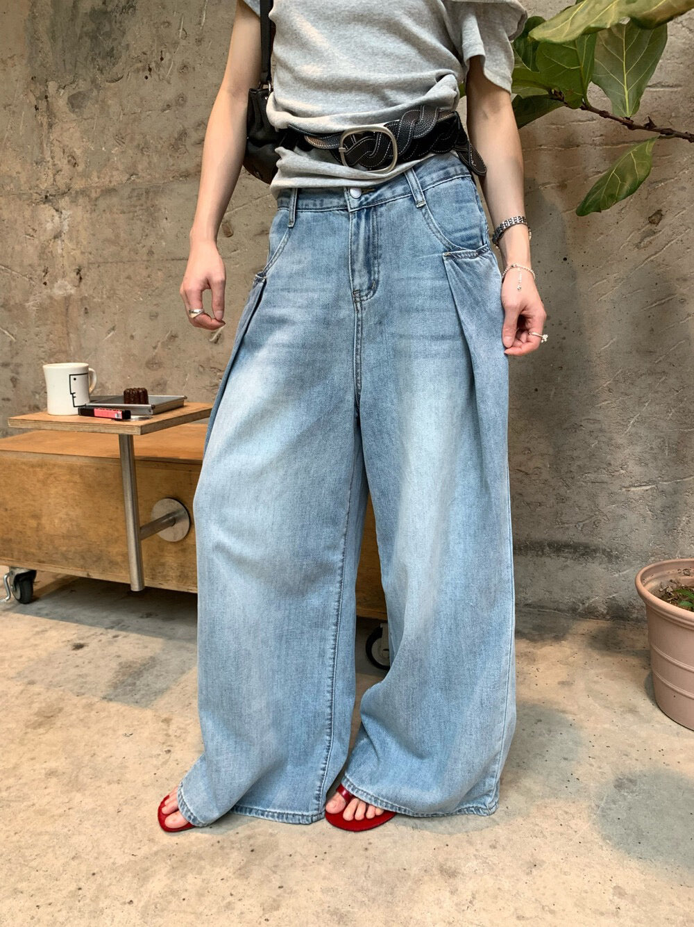 // 設計感壓褶復古感洗水牛仔闊褲