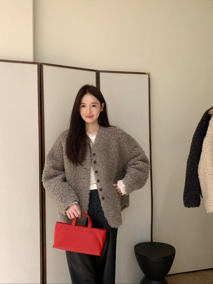 // 經典V領毛毛外套