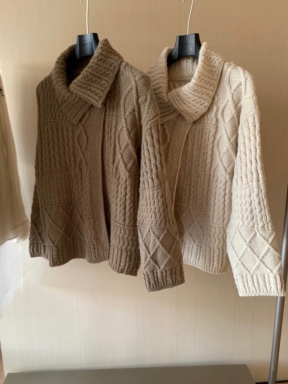 // 復古慵懶麻花紋翻領CD