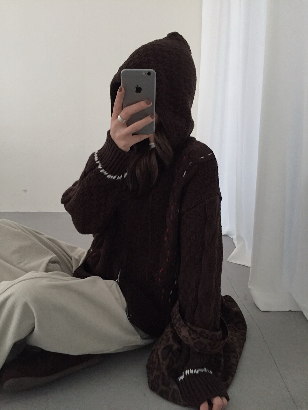 // 特別織紋撞色線麻花連帽CD