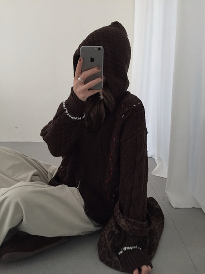 // 特別織紋撞色線麻花連帽CD