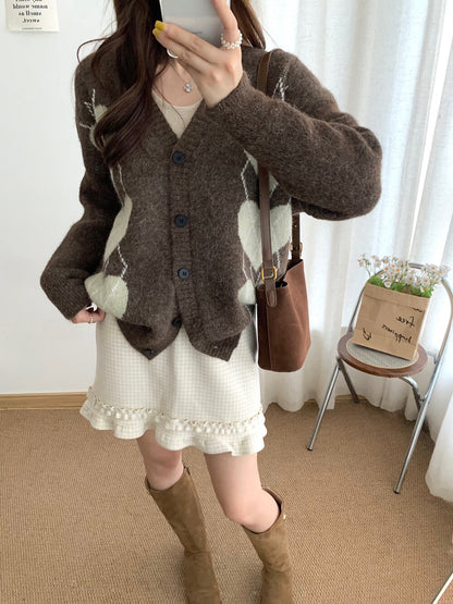 // 6%羊毛復古心心菱格V領CD