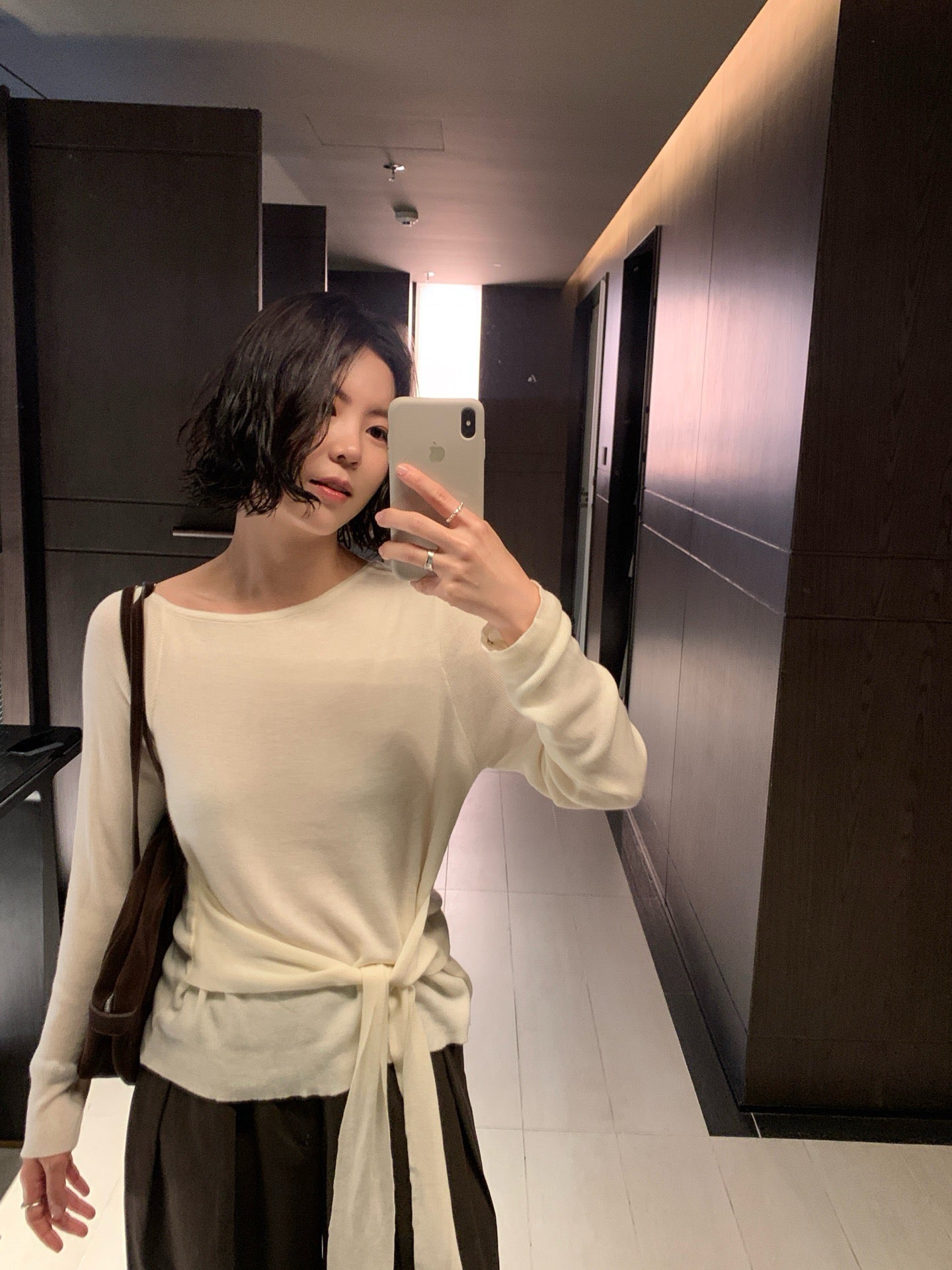 // 高級感可斜肩穿綁帶薄針織上衣