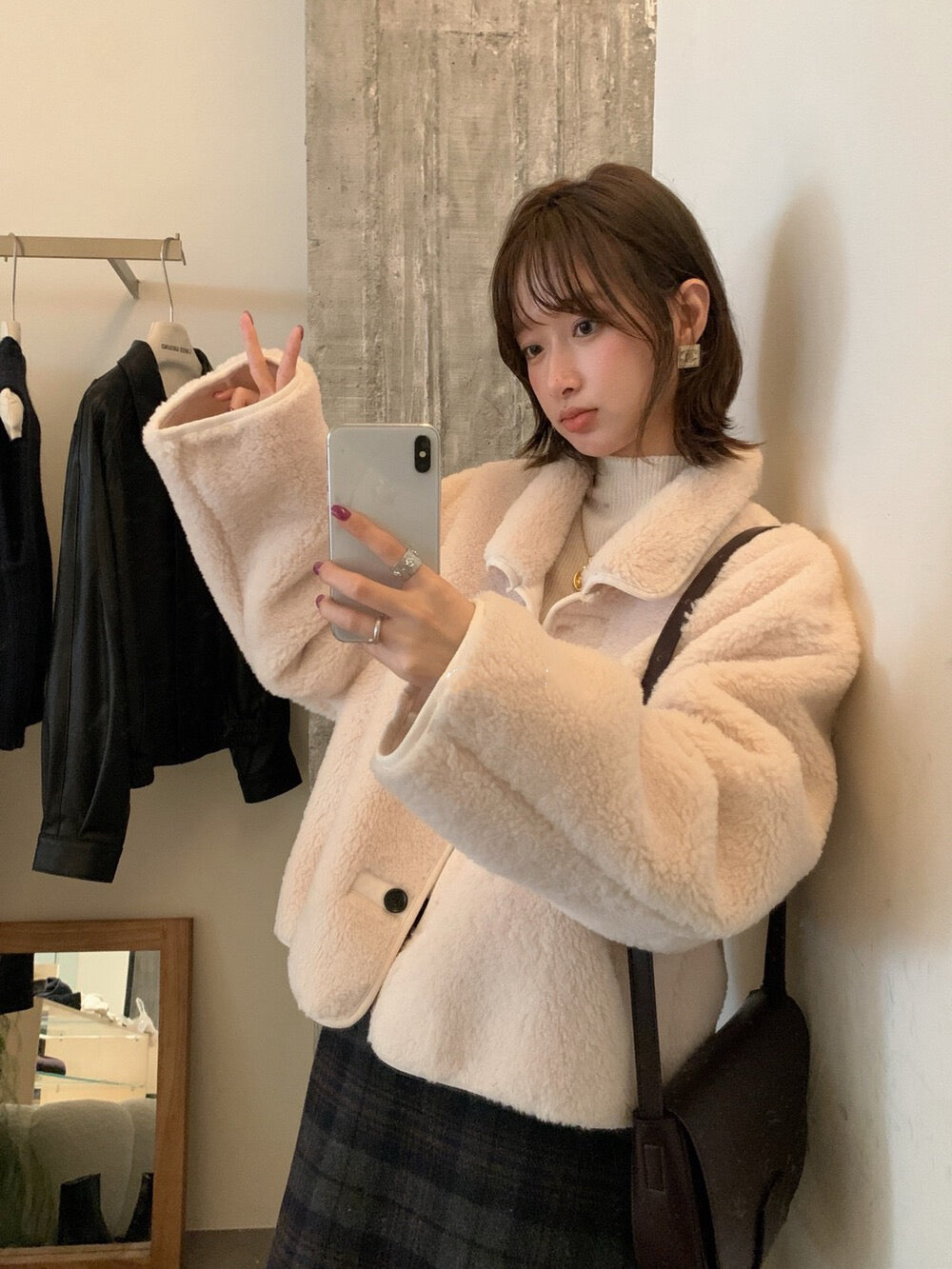 // 100%羊毛翻領毛茸茸外套