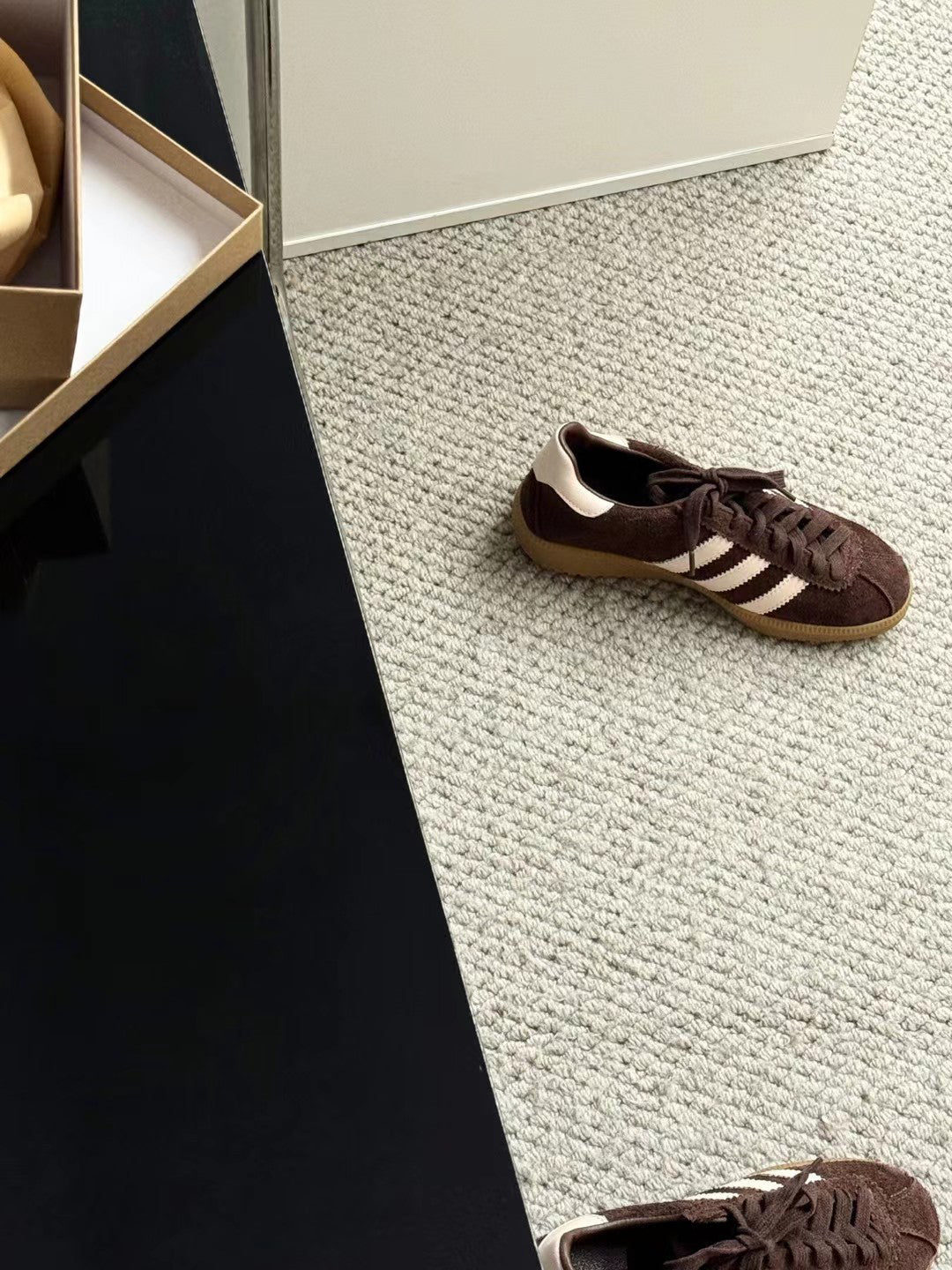 // 復古配色真皮平底運動鞋