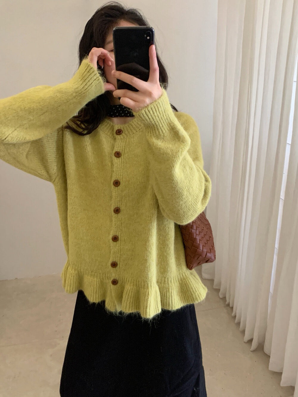 // 8%綿羊毛荷葉花邊腳排扣毛衣