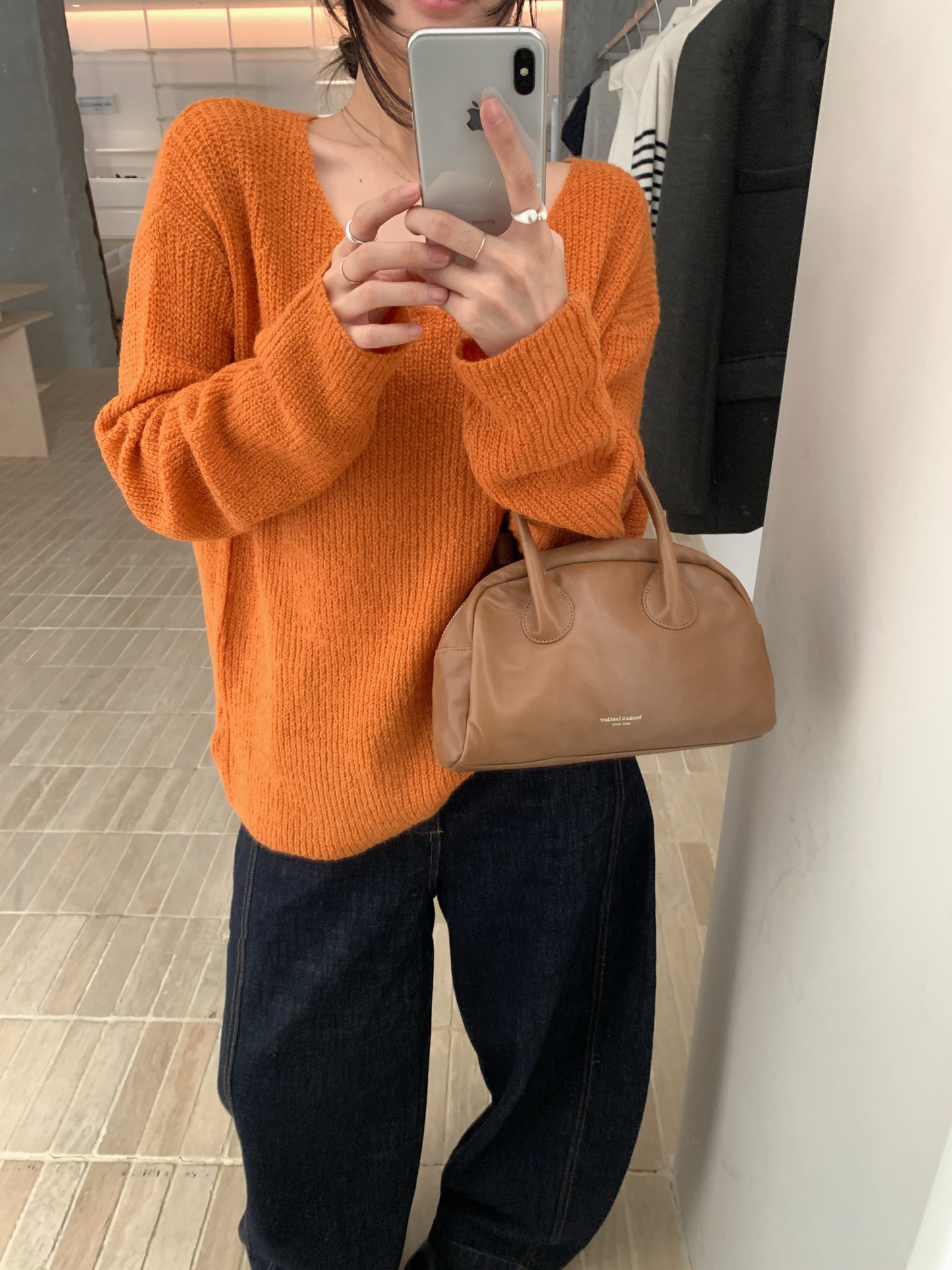 // 柔軟親膚馬海毛11色v領NT