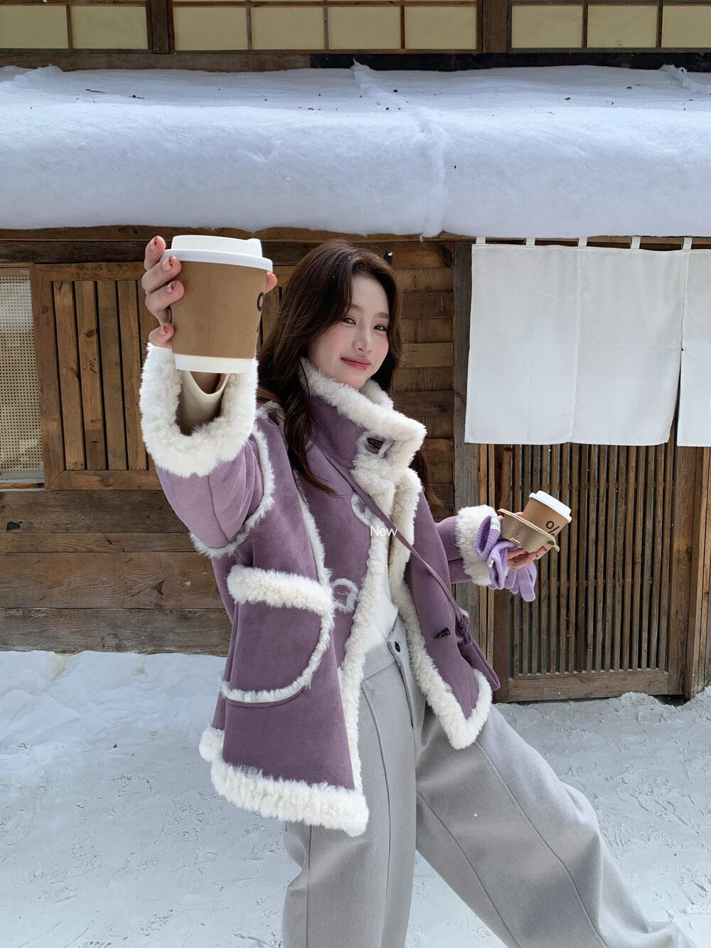 // 皮毛一體麂皮絨牛角鈕外套(連袋仔)