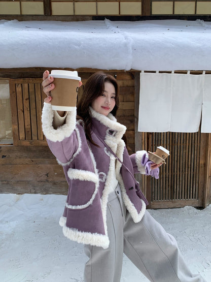 // 皮毛一體麂皮絨牛角鈕外套(連袋仔)