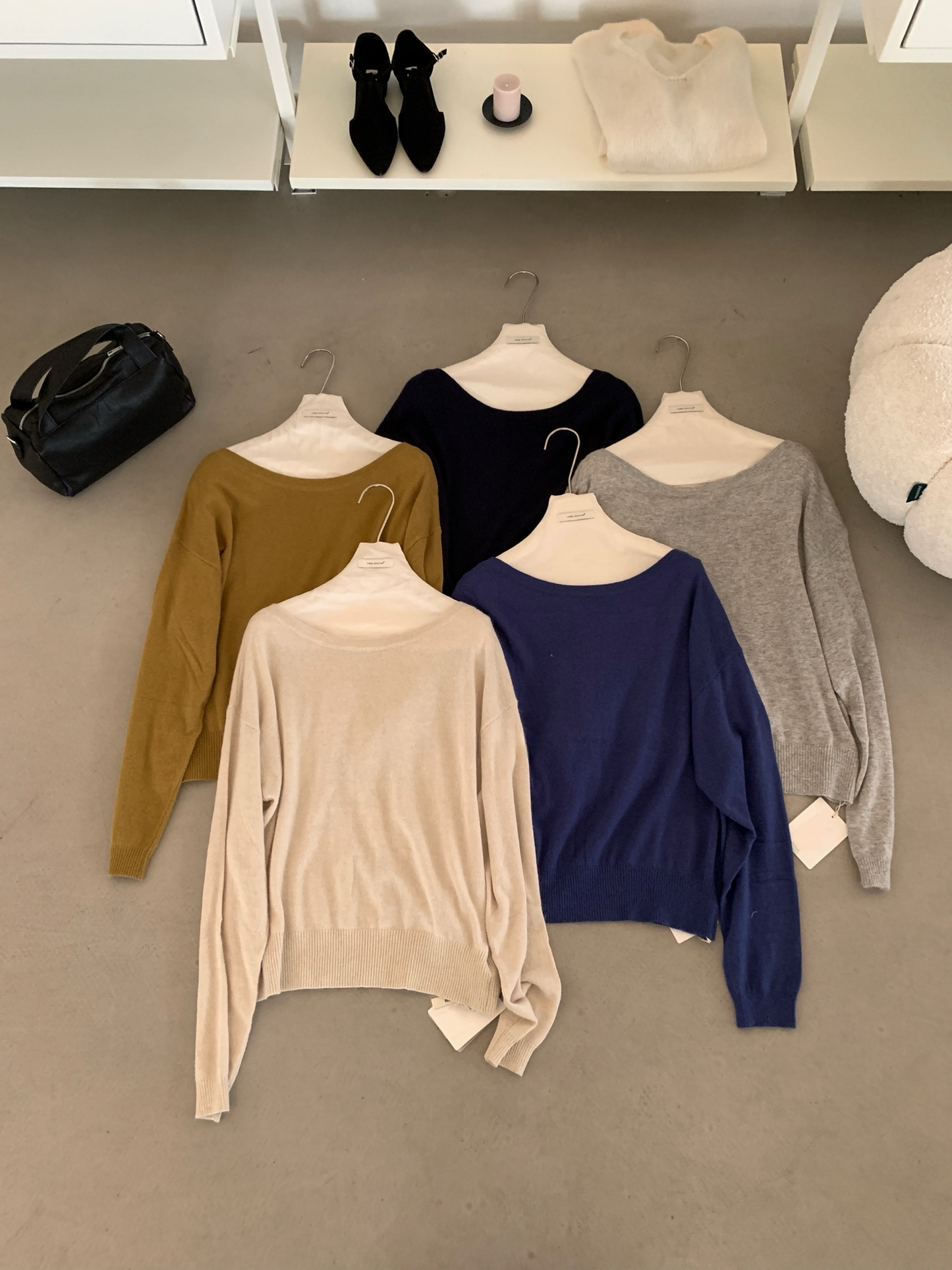 // 超軟糯貂絨斜肩針織上衣