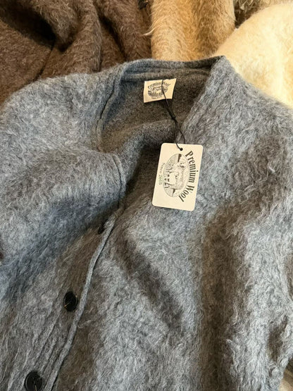 // 復古鈕扣邊拉絨V領CD