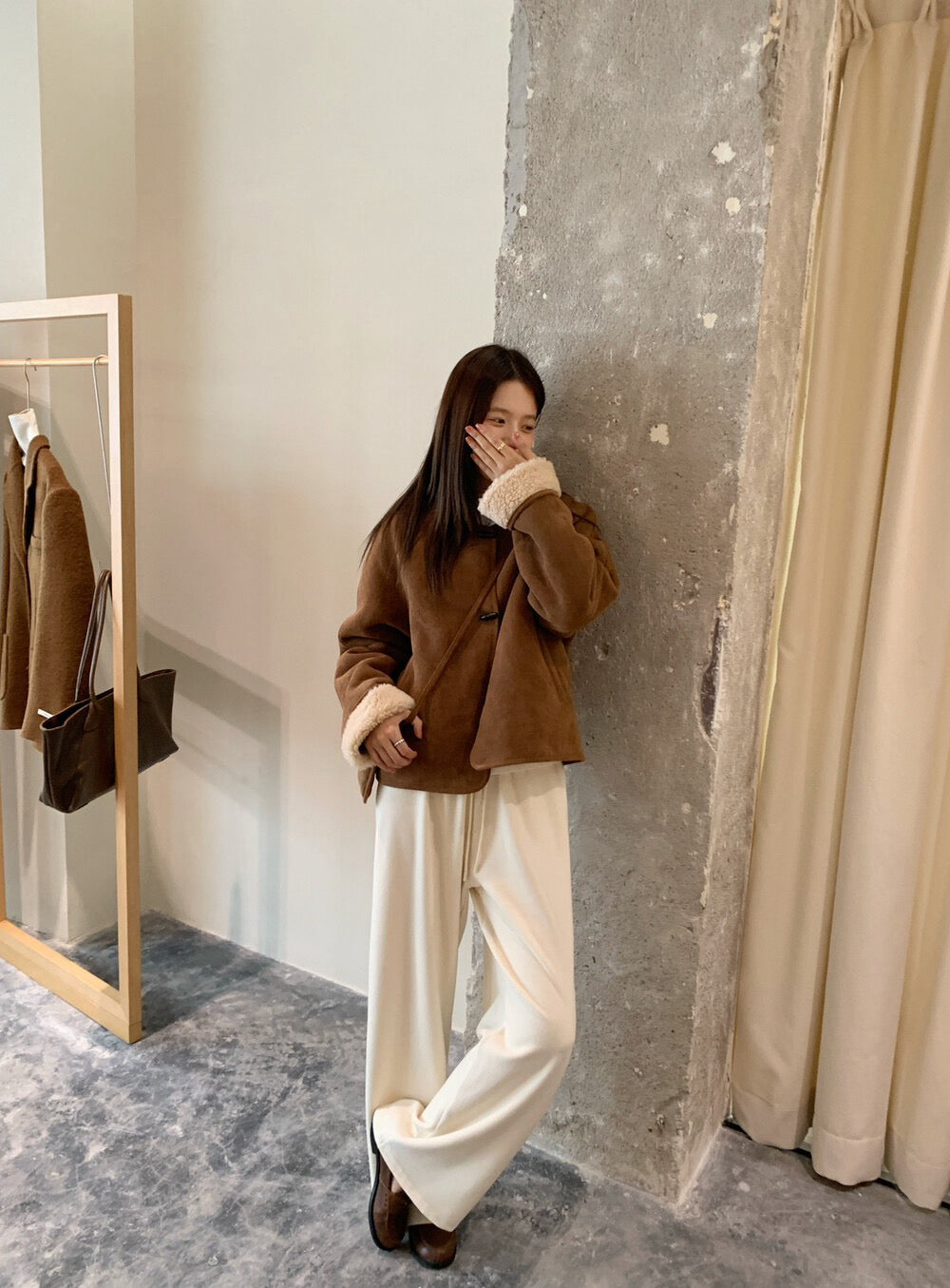 // 100%羊毛皮毛一體牛角鈕外套(連袋仔)