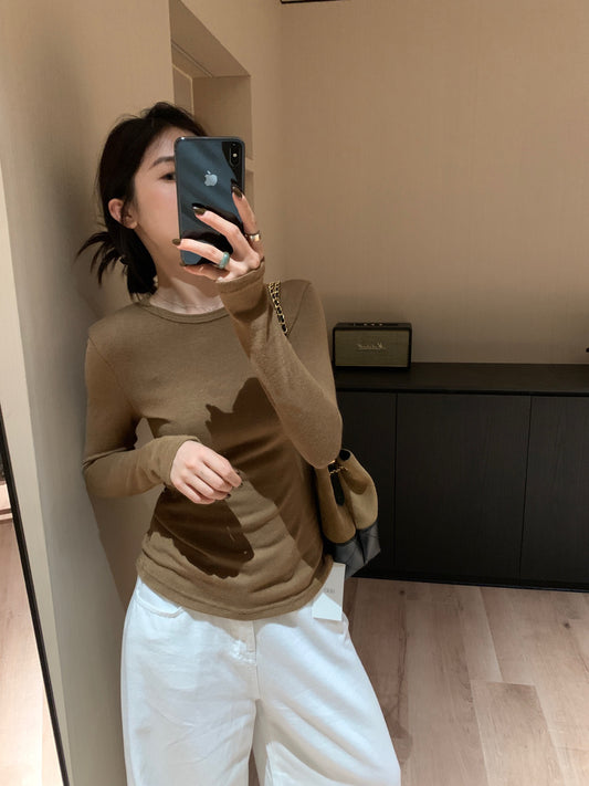 // 巨顯瘦彈性親膚上衣