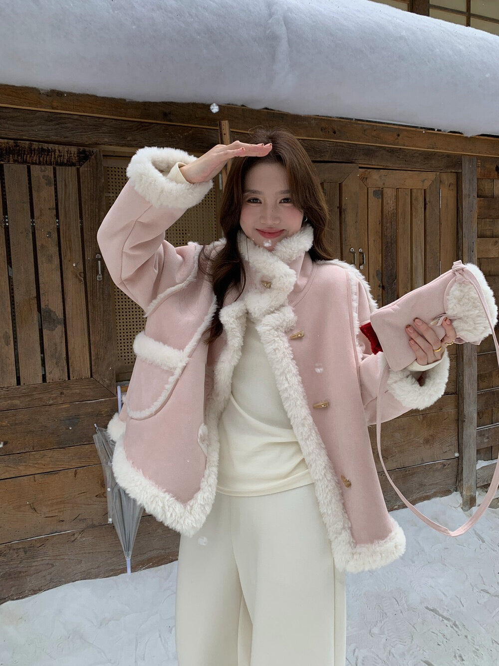 // 皮毛一體麂皮絨牛角鈕外套(連袋仔)