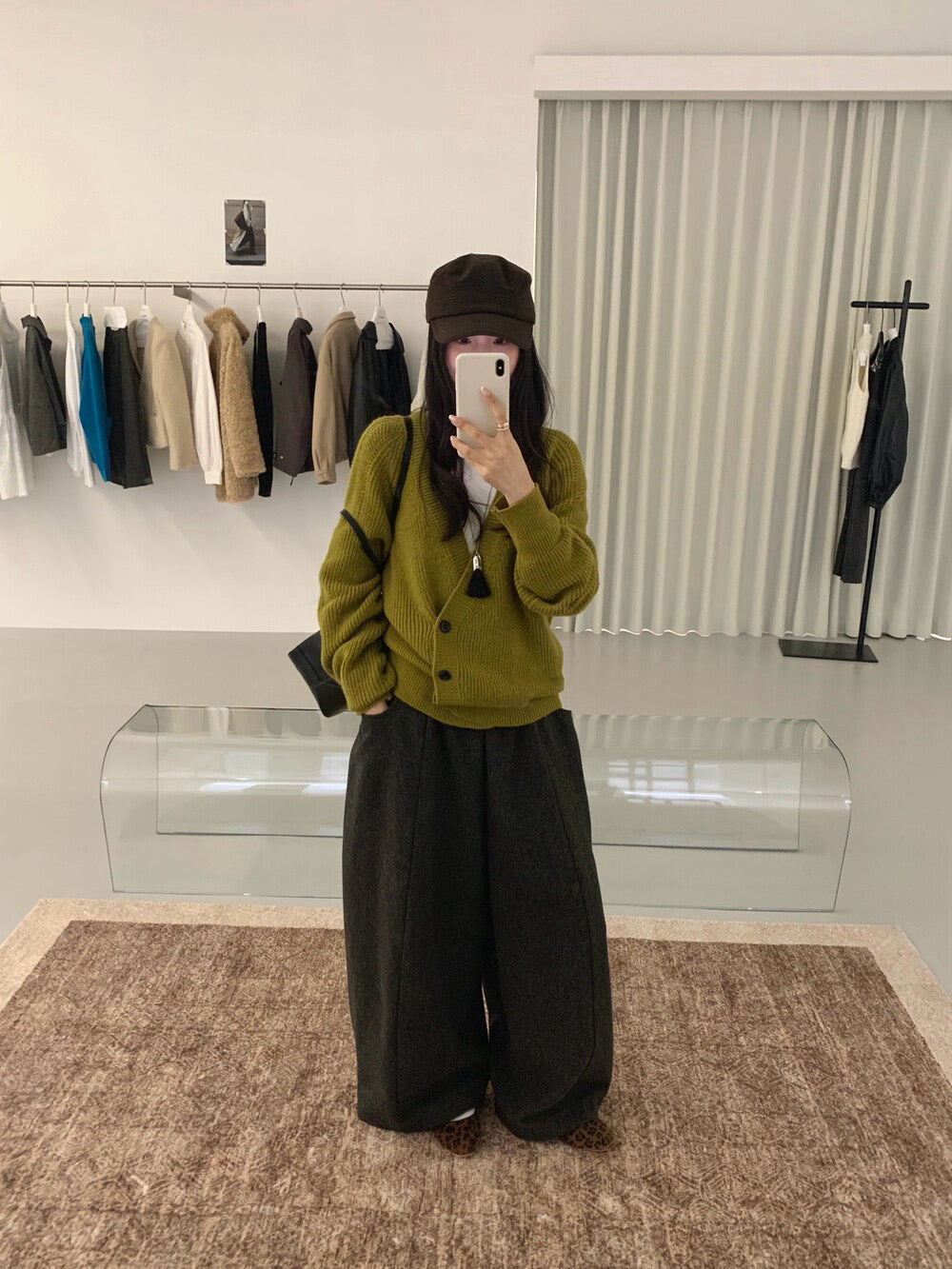 // 設計感交叉側鈕扣深V毛衣