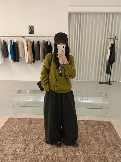 // 設計感交叉側鈕扣深V毛衣